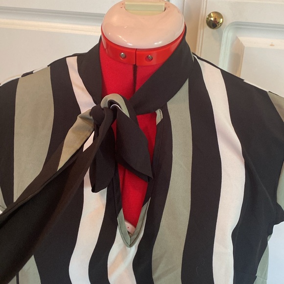 Top - Picture 3 of 4